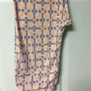 TC lularoe leggings!